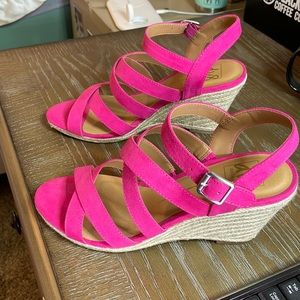 Size 8 pink dolce vita strappy wedge